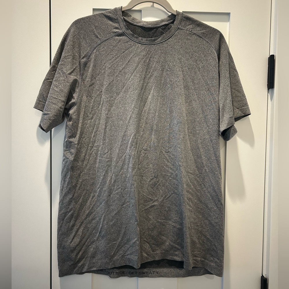 lululemon athletica Men’s Gray Short Sleeve Tee